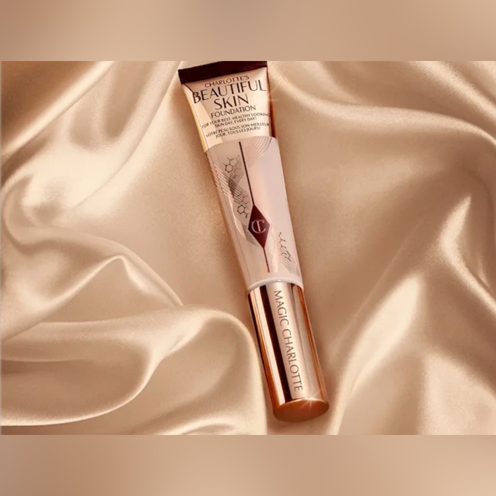Charlotte Tilbury Beautiful Skin Foundation - Gold - Picture 6 of 6